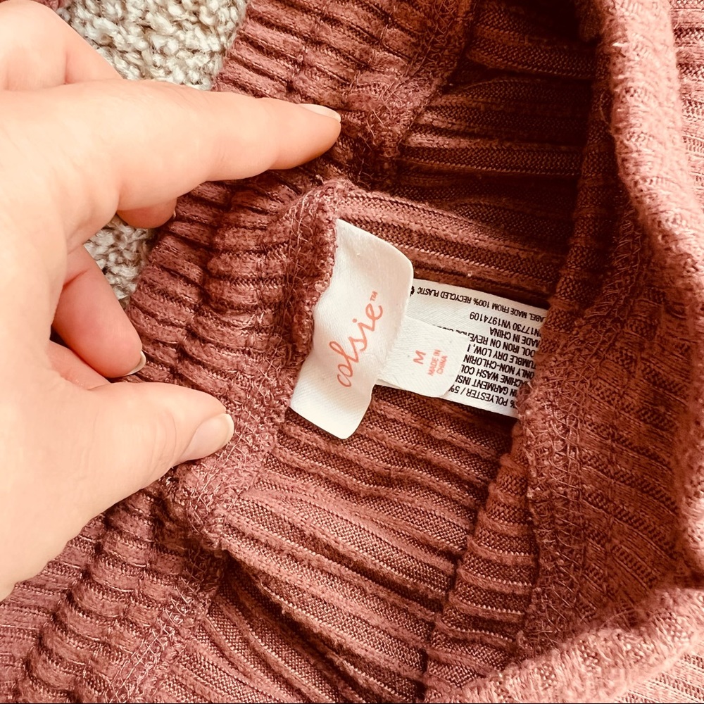 Colsie | Ribbed Hooded Lounge Set - Picture 5 of 5